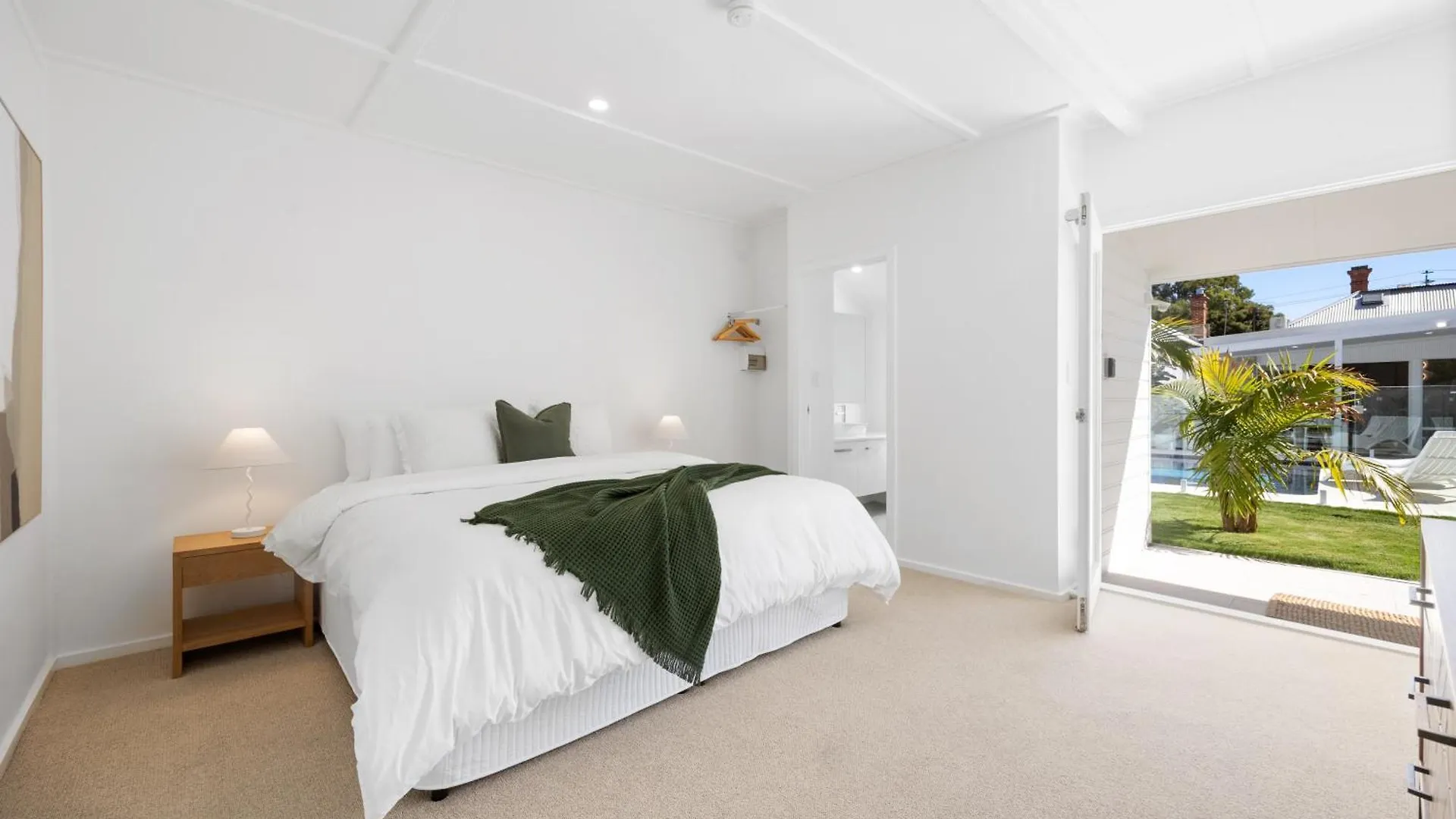 Parkside Pool Retreat - 3Br, Parking, Wi-Fi Apartment Unley